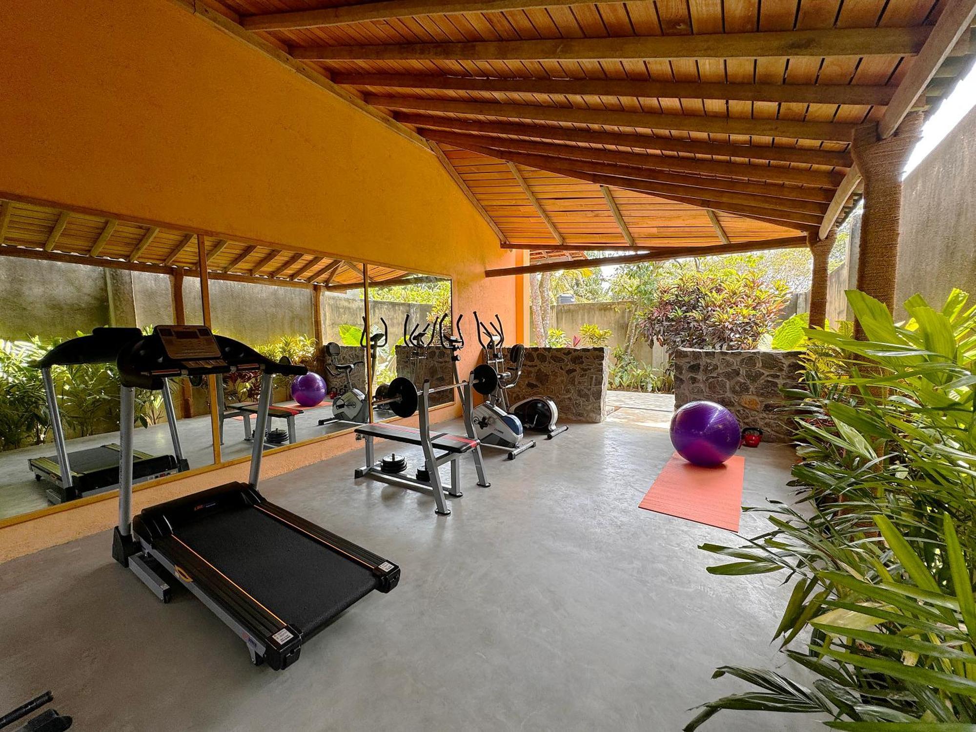 Coastline Mirissa Boutique Hotel And Spa Екстер'єр фото