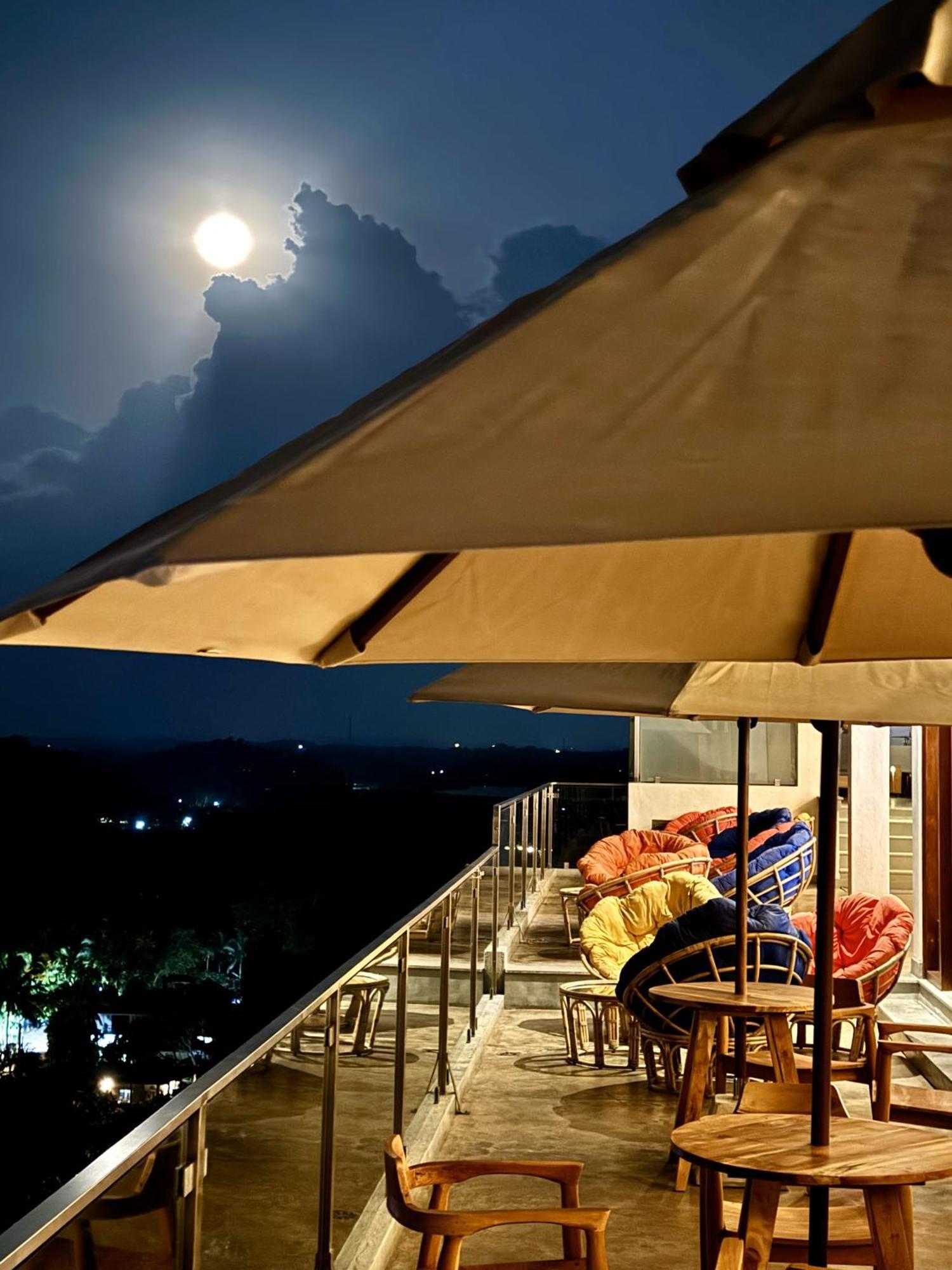 Coastline Mirissa Boutique Hotel And Spa Екстер'єр фото